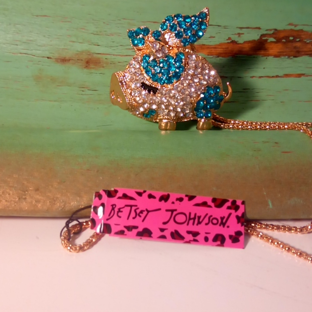 Flying pig betsey johnson necklace